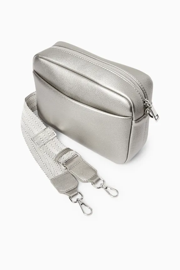 Crossbody bag with detachable bag strap - faux leather silver