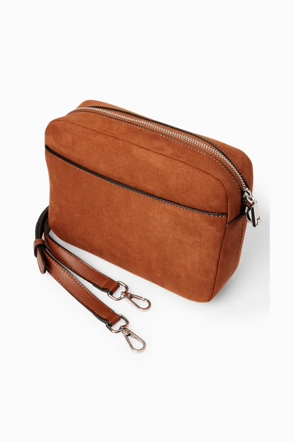 Crossbody bag with detachable bag strap brown