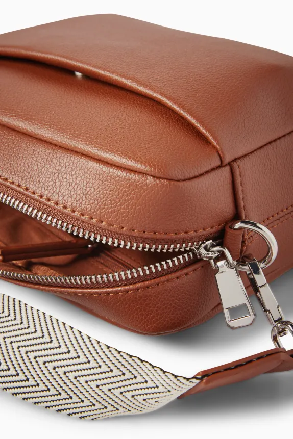 Crossbody bag with detachable bag strap - faux leather brown