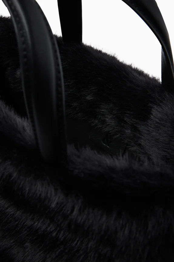 Small faux fur shopper with detachable bag strap black