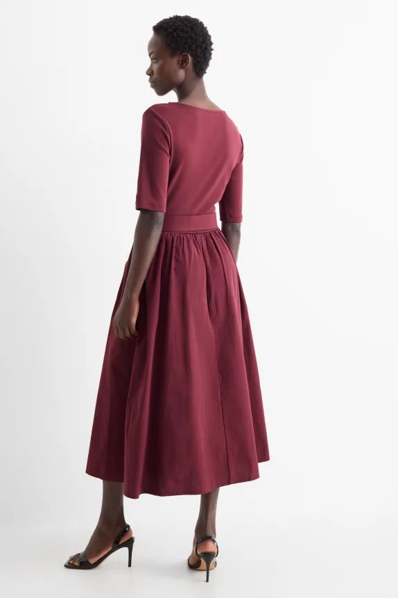 Fit & flare dress with belt bordeaux