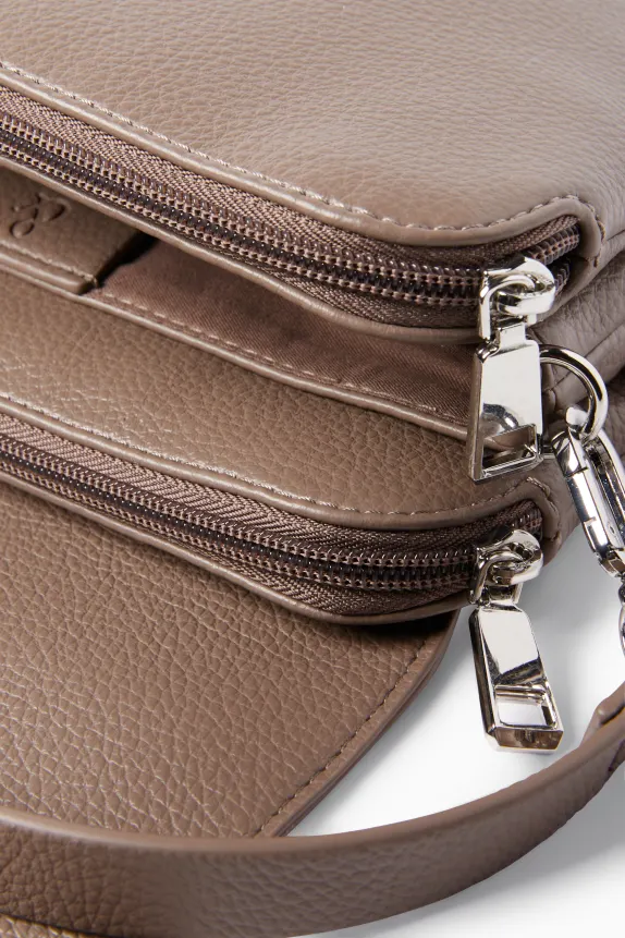 Crossbody bag with detachable bag strap - faux leather light brown