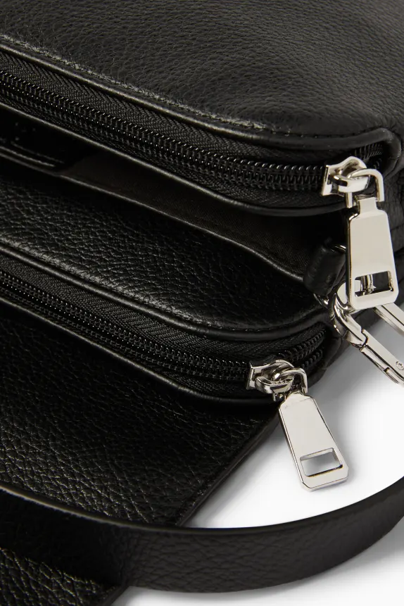 Crossbody bag with detachable bag strap - faux leather black