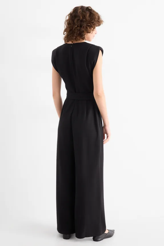 Jumpsuit with belt black
