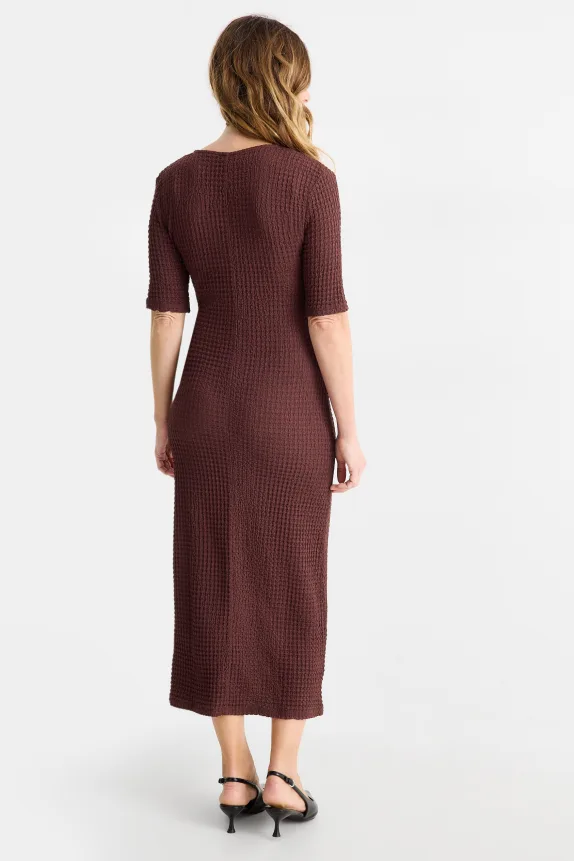 V-neck dress - straight fit - textured bordeaux