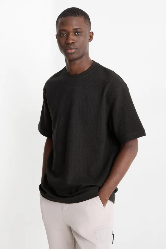 T-shirt - relaxed fit black