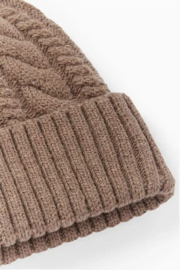 Knitted hat - cable knit pattern beige