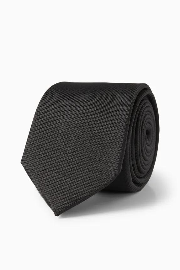 Tie black