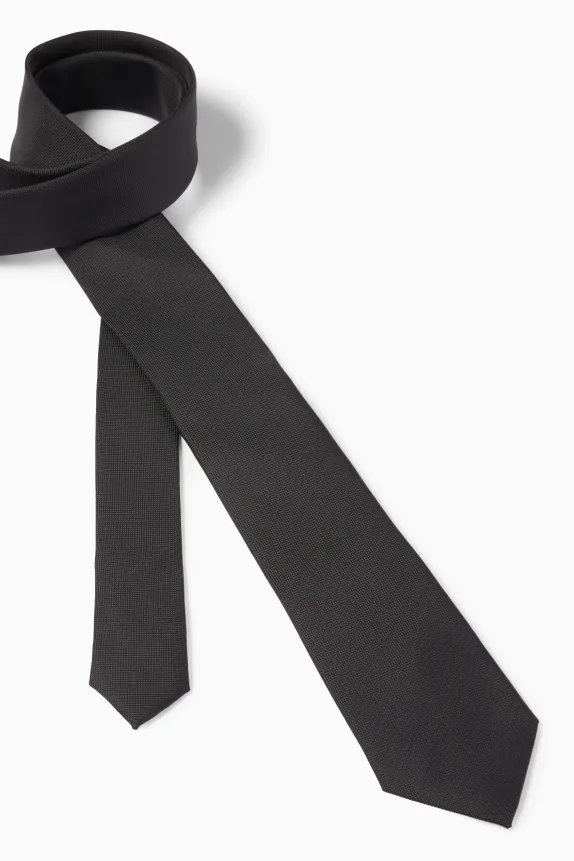 Tie black
