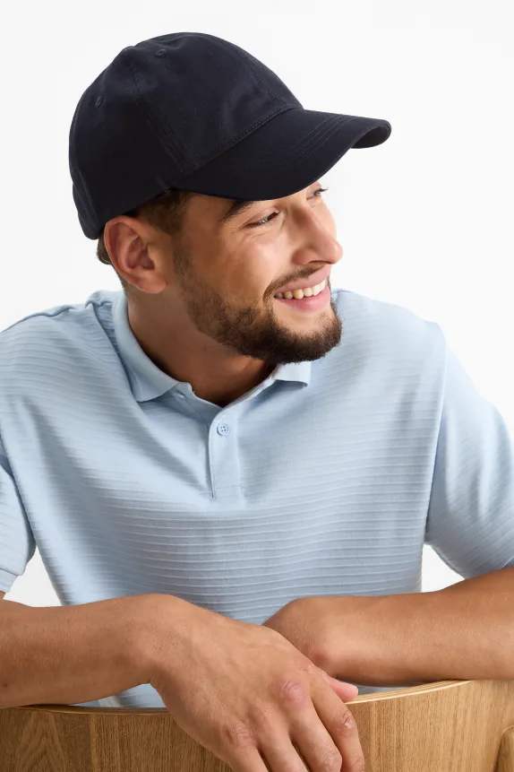 Cap dark blue