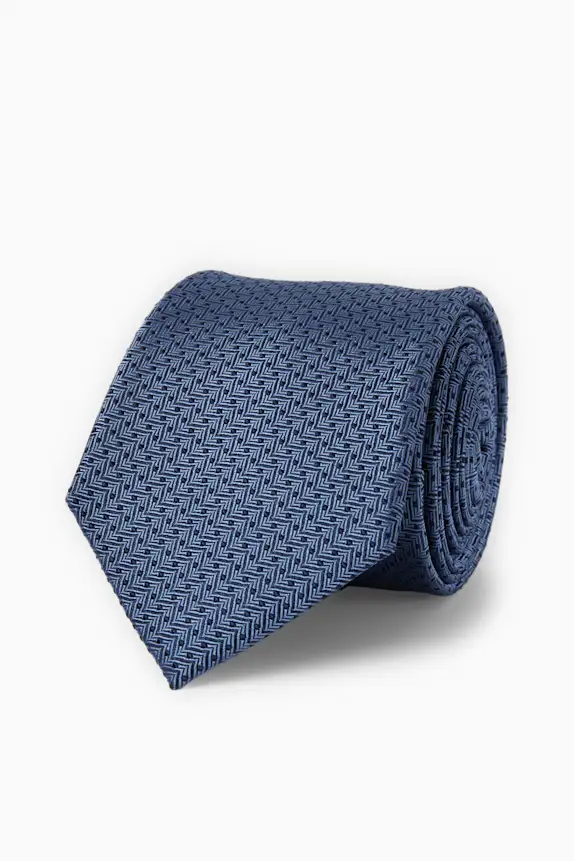Tie blue