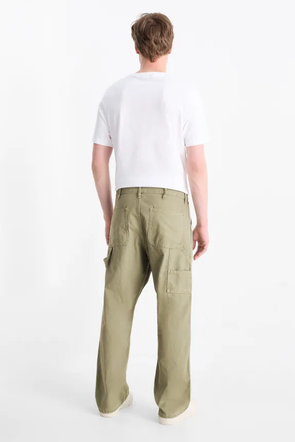 Relaxed jeans light green